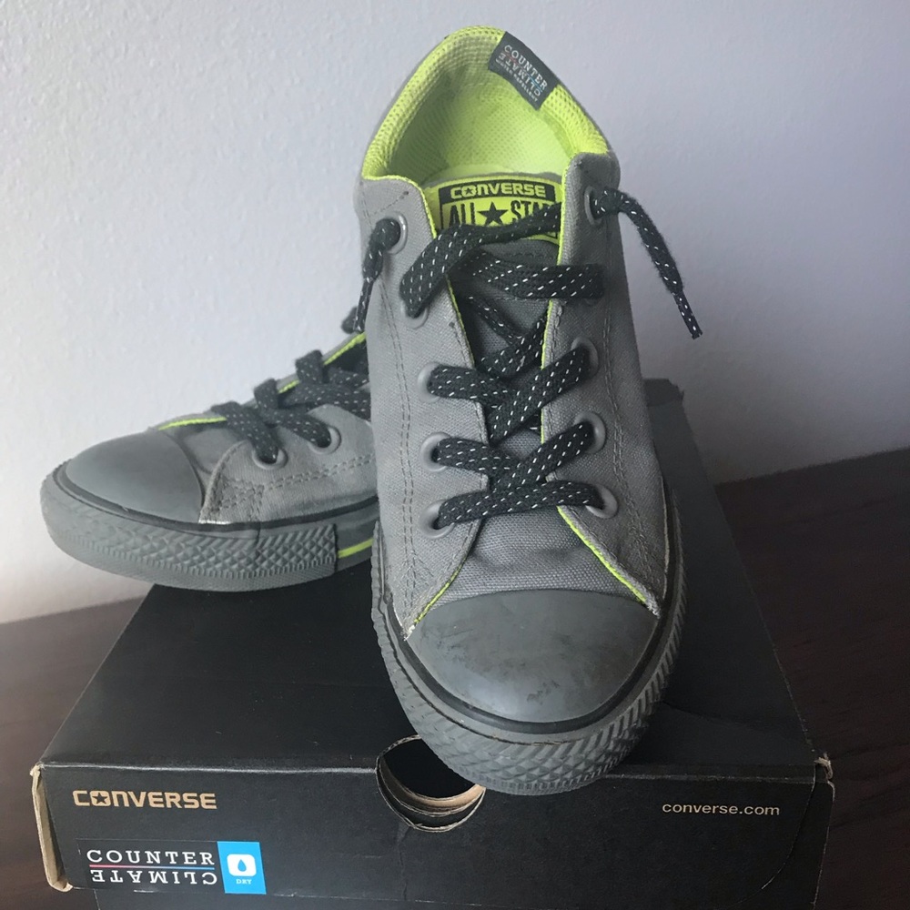 Boys converse